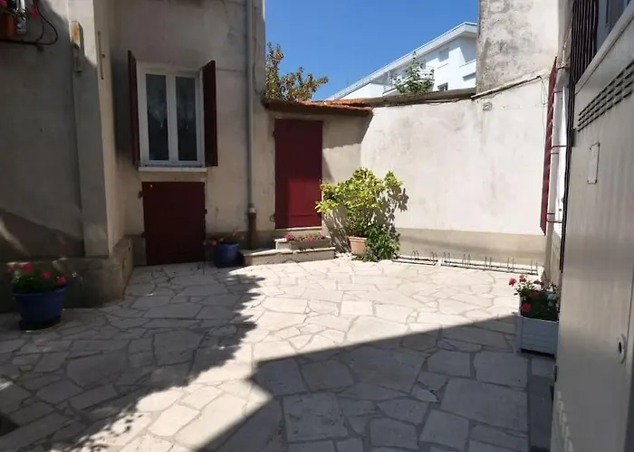 Apartament Calme Dans Quartier Residentiel. *