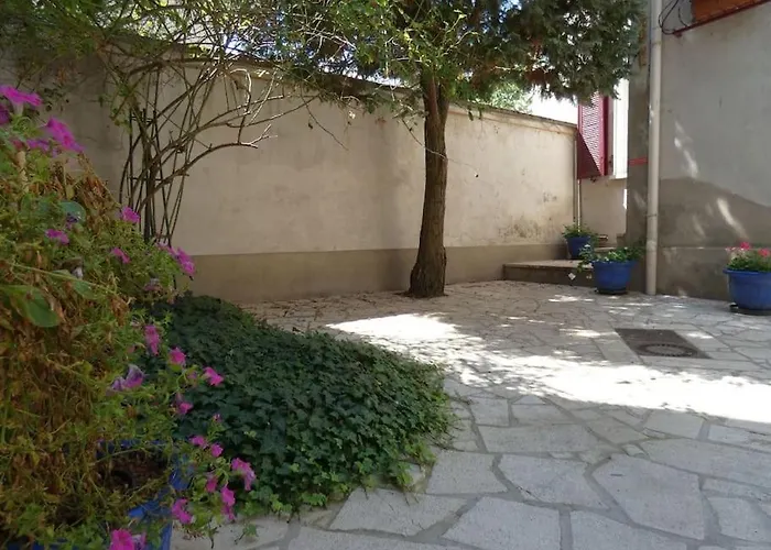 Calme Dans Quartier Residentiel.